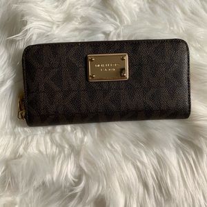 Michael kors wallet
